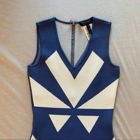 BCBGMaxAzaria | Evinna Geometric Bodycon Dress - Blue / White | Size XXS - Picture 4 of 14